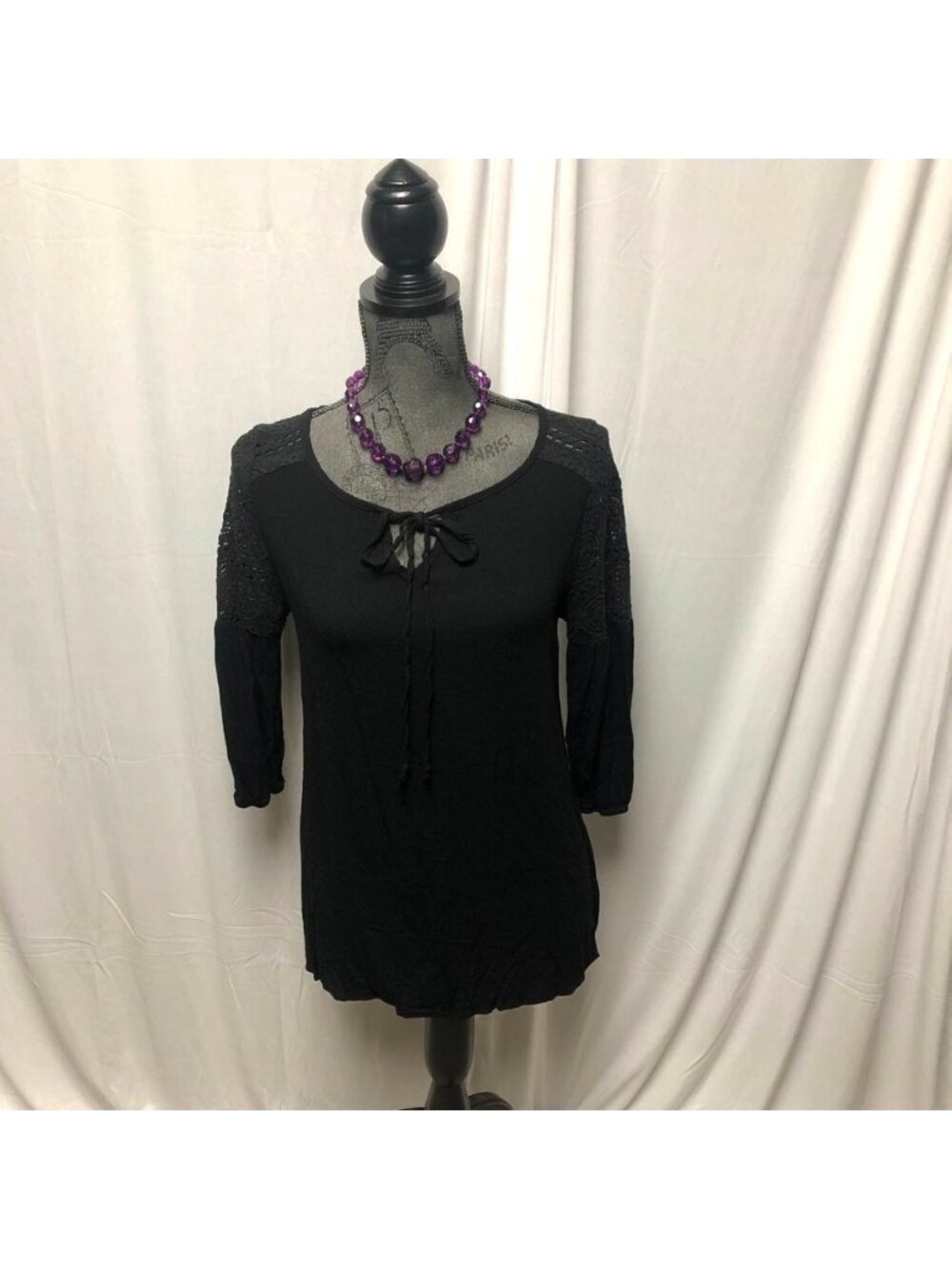 Pink Owl Apparel Top Womens Size Medium Black Lace Stretchy Key Hole Casual